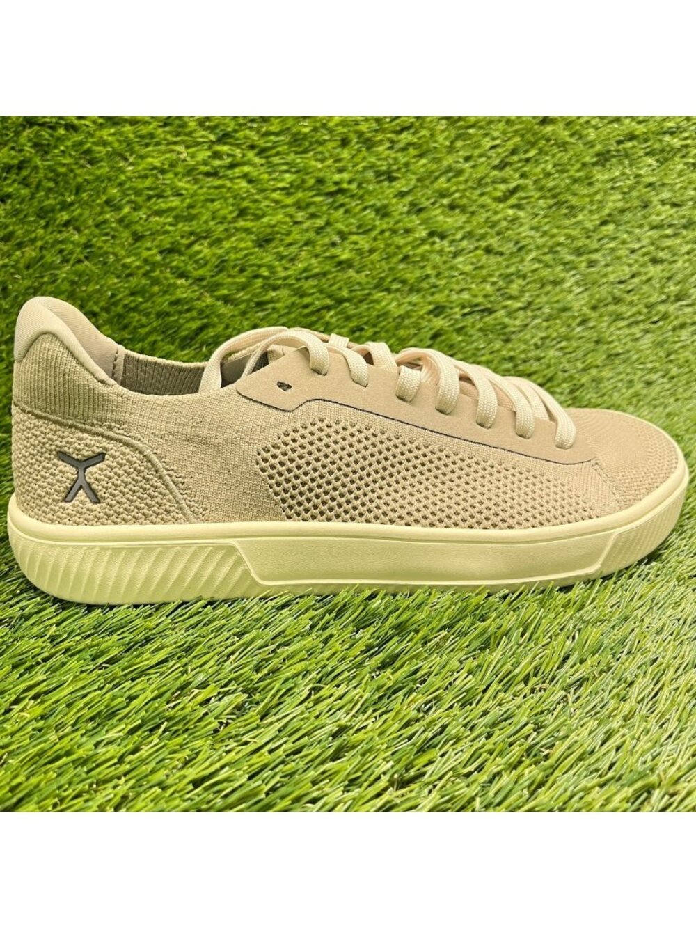 Flux Footwear Adapt Trainer Dune Mens Size 9.5 Athletic Knit Shoes Sneakers